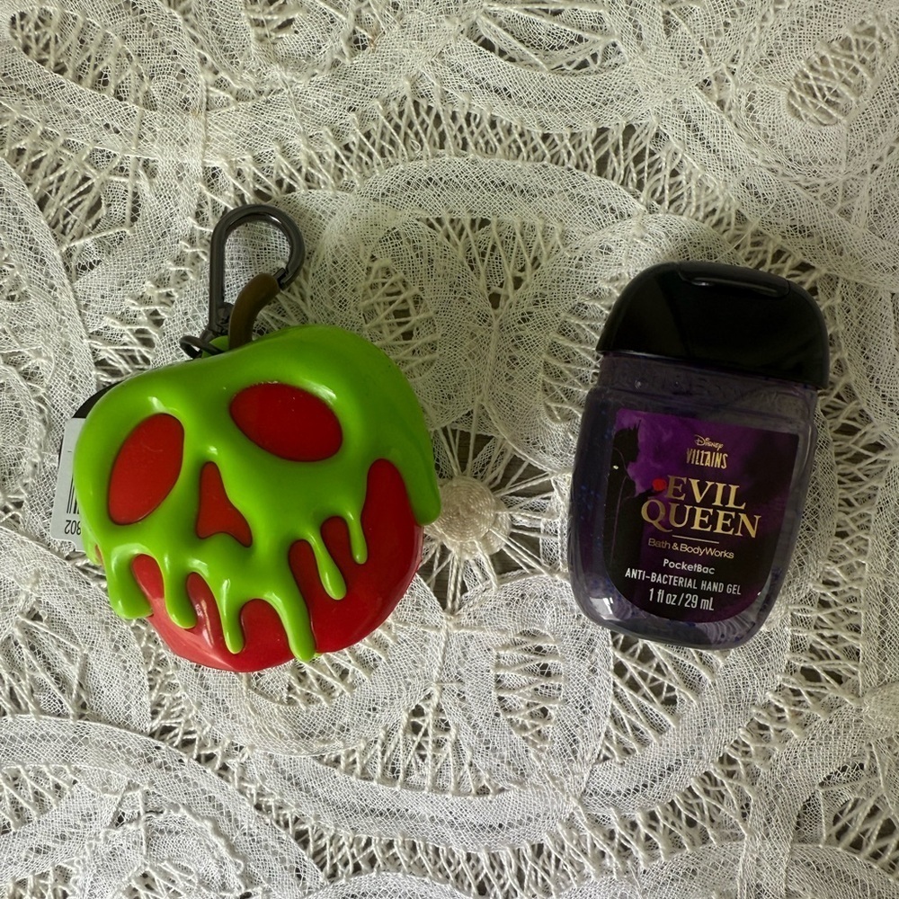 Bath And Body Works Evil Queen
Pocketbac Holder Disney
Villains